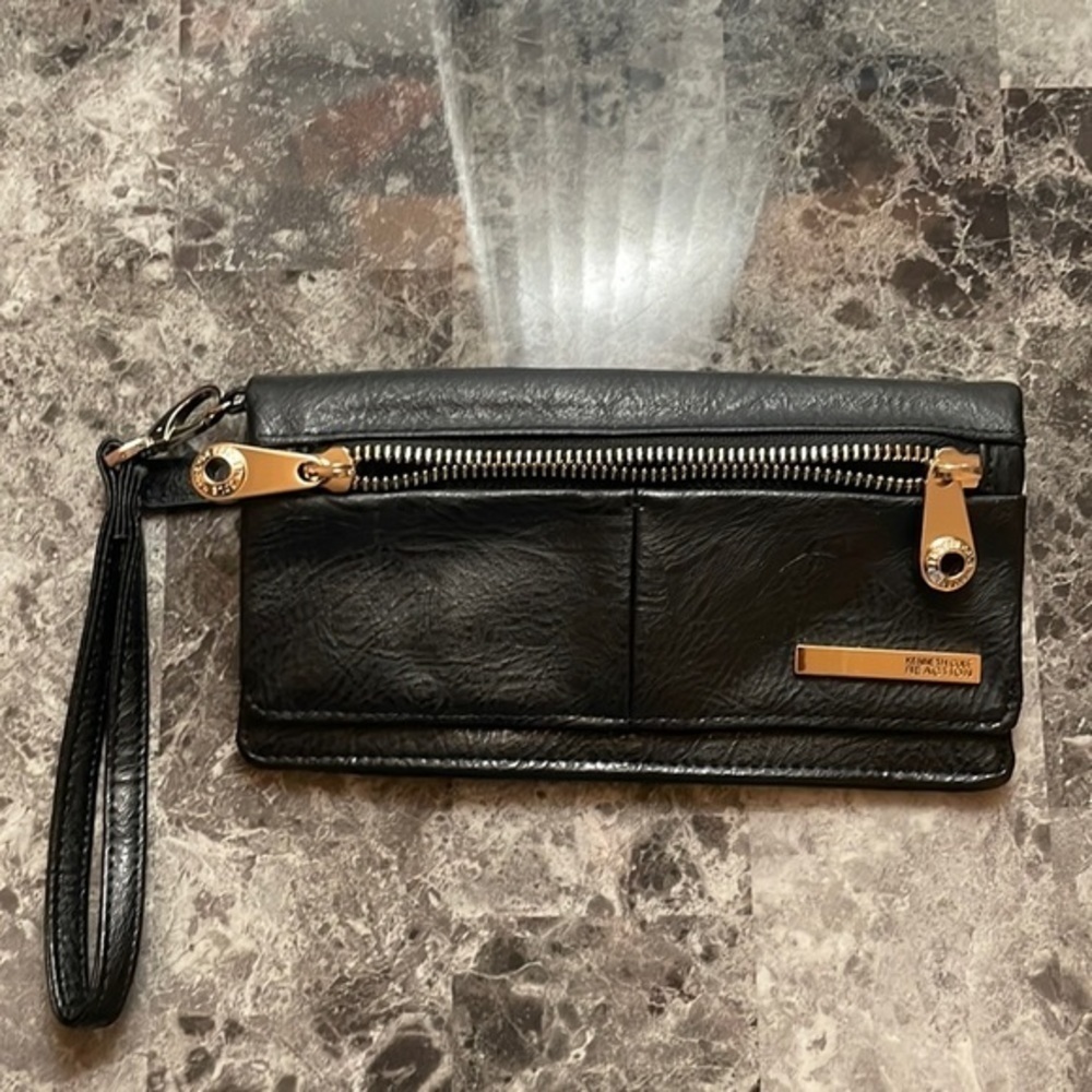 Kenneth Cole Reaction Black Wristlet